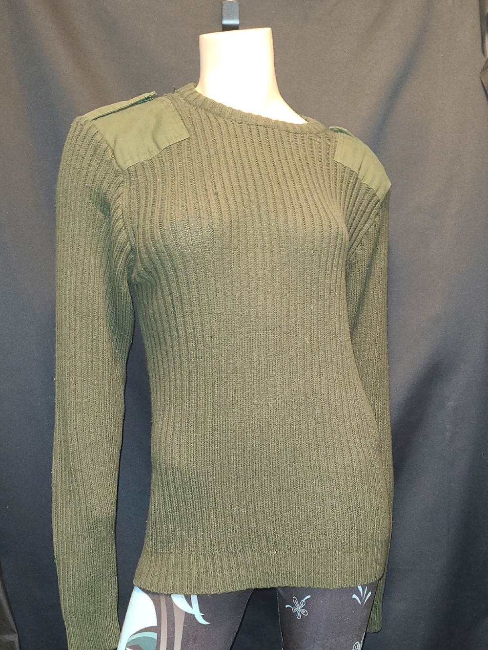 90's MILITAIRE WORLD FAMOUS Women’s Olive Green Ribbed Knit Sweater.